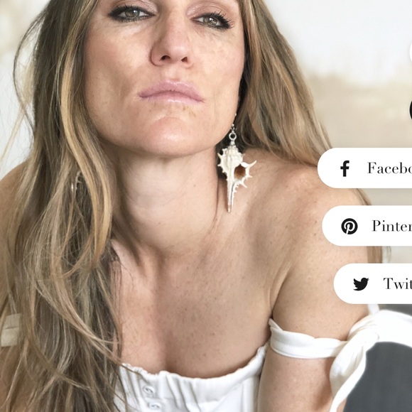 Shell Earrings - Picture 2 of 3